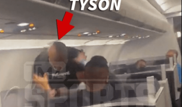 Mike Tyson pierde el control y golpea a pasajero de un avión #VIDEO