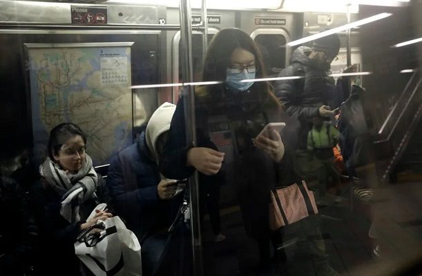 EE.UU. apelará fallo que eliminó orden de usar cubrebocas en transporte público