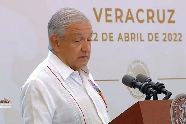 Ante hallazgo de cinco cuerpos en NL, AMLO destaca baja en feminicidios en marzo