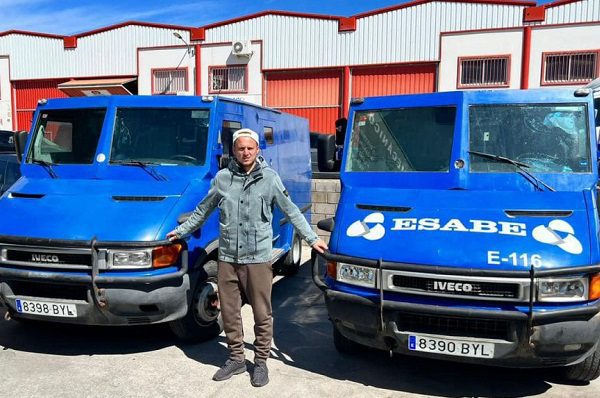 El futbolista Roman Zozulya envía vehículos blindados al ejército ucraniano