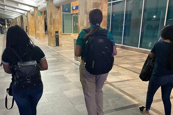 Madre estadounidense abandonan a sus hijas menores en Cancún, Quintana Roo