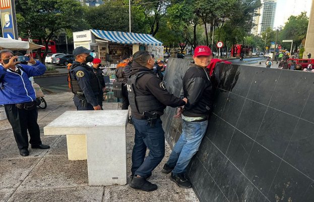 Apuñalan a hombre y es atendido dentro de Metro Hidalgo