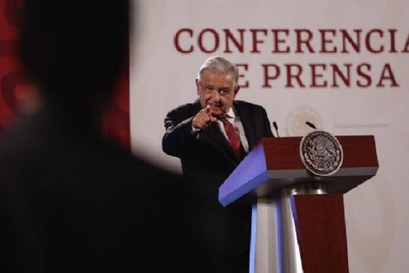 Va por México denuncia a AMLO y Morena ante FGR por campaña "traidores a la patria"