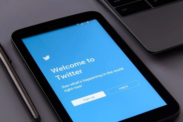 Twitter anuncia que prohibirá anuncios que contradigan al cambio climático