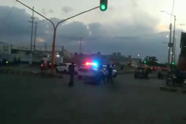 Policía es baleado en Coacalco mientras atendía incidente vial #VIDEO