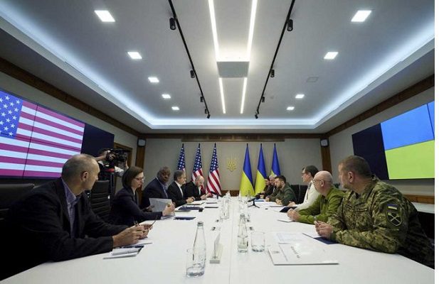 Los secretarios de Estado y Defensa de EE.UU. se reúnen con el presidente de Ucrania