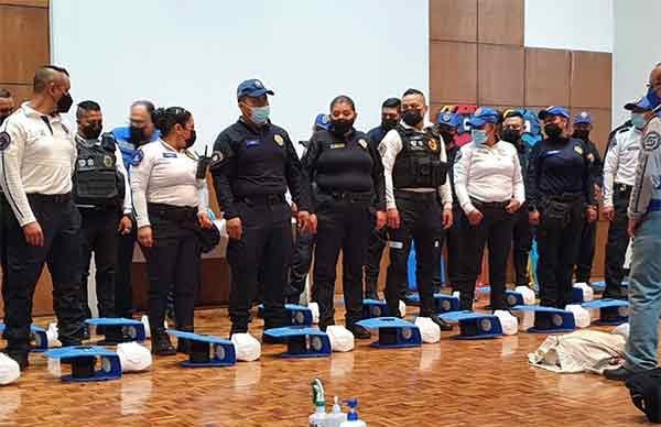 Capacitan a 100 policías del Metro CDMX para salvar vidas
