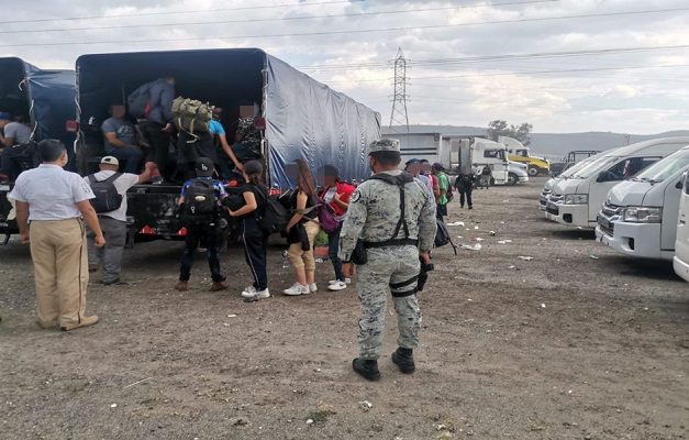 Hallan a 330 migrantes en la Puebla-Orizaba, "el mayor registro de detenciones", reporta el INM