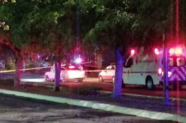 Asesinan cantante de narcocorridos mientras salía de restaurante, en Colima