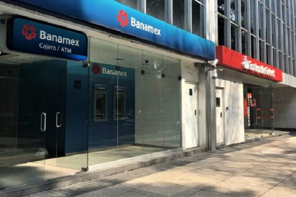 Santander asegura que analiza el proceso de venta de Banamex