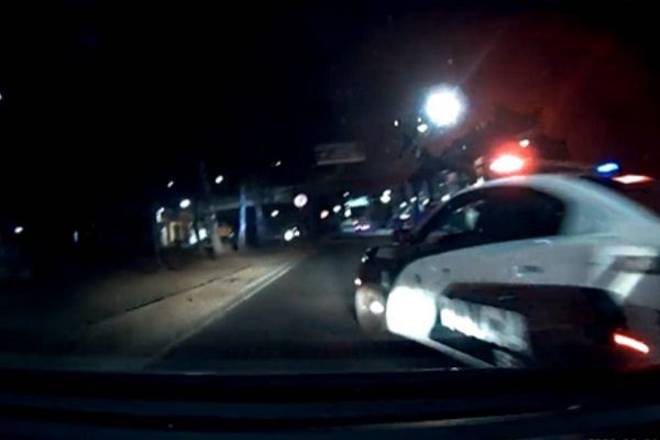 Acusan a patrulla de CDMX de operar de 'montachoques' #VIDEO
