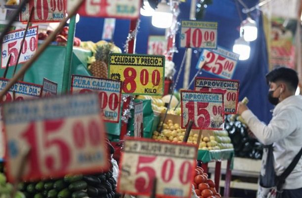 Gobierno busca pacto para controlar precios de productos de la canasta básica, reporta Bloomberg