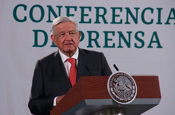 AMLO justifica cambios en libros de texto gratuitos en el "neoliberalismo"