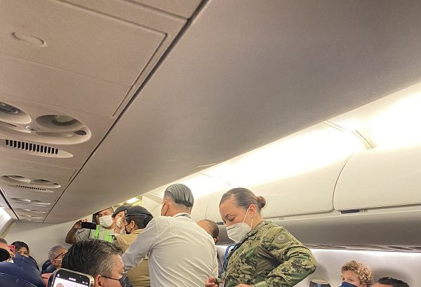 Cancelan vuelo de Aeroméxico tras conflicto con pasajeras en estado de ebriedad #VIDEO