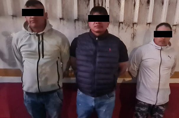 Caen tres presuntos extorsionadores que operaban en el Mercado de la Merced