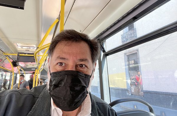 Critican a Fernández Noroña por denunciar daños a camioneta de más de 1.5 mdp