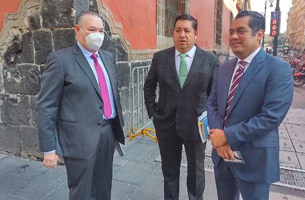 AMLO se reúne en Palacio Nacional con legisladores de Morena