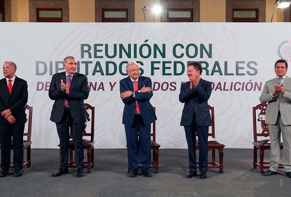 AMLO reconoce a legisladores por apoyo a Ley minera