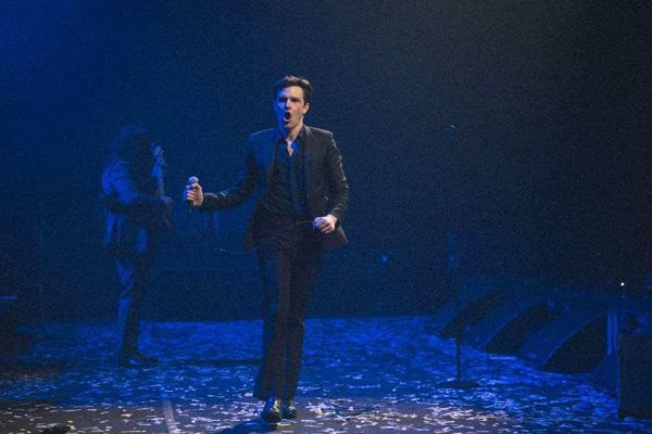 Vocalista de The Killers sorprende al cantar 'Entrégate' de Luis Miguel
