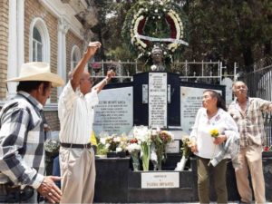 A 65 años de la muerte de Pedro Infante, admiradores visitan su tumba