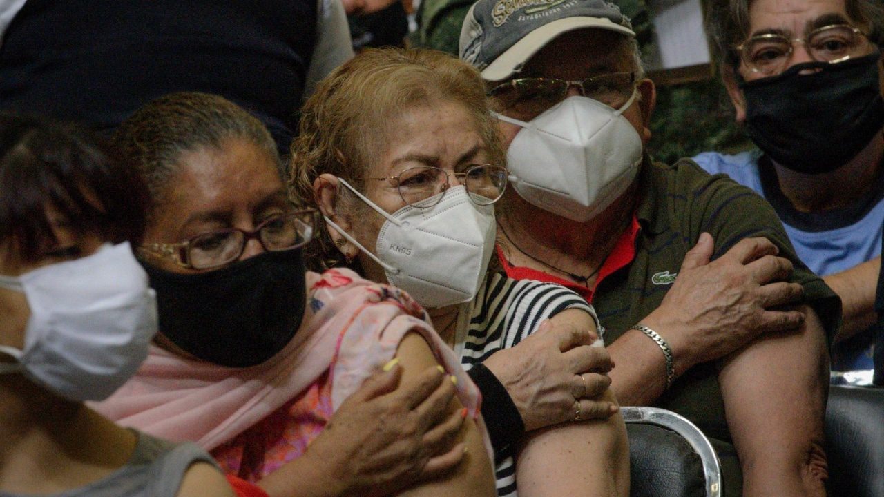 CDMX aplicará cuarta dosis anti Covid a adultos mayores