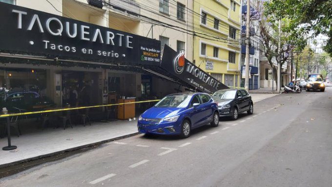 Caída de marquesina en taquería de la Condesa