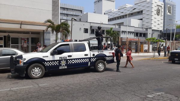 Comando armado levanta a persona en hospital de Veracruz