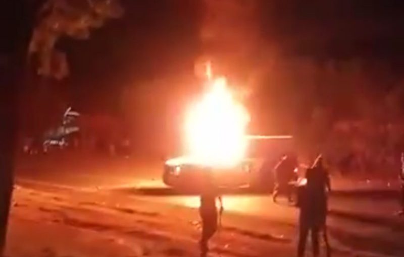 Comuneros queman vehículo en Chilchota, Michoacán