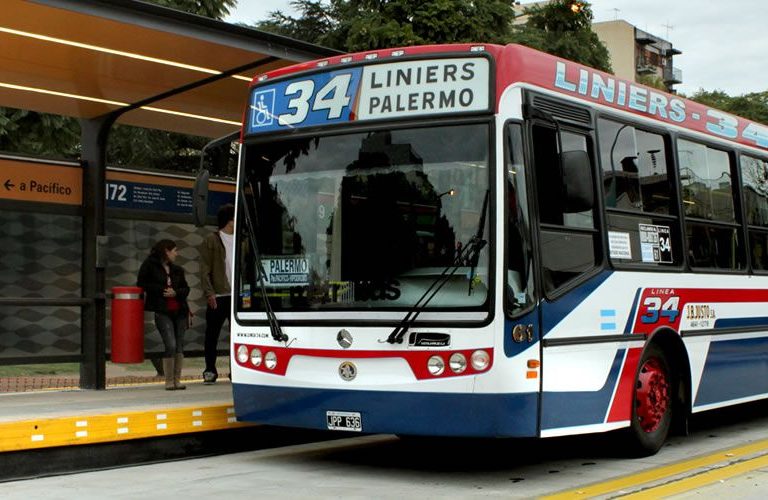 Hombre muere al interior de una camión en Argentina