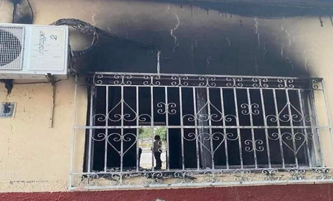 Incendian un preescolar y una primaria en Apatzingán