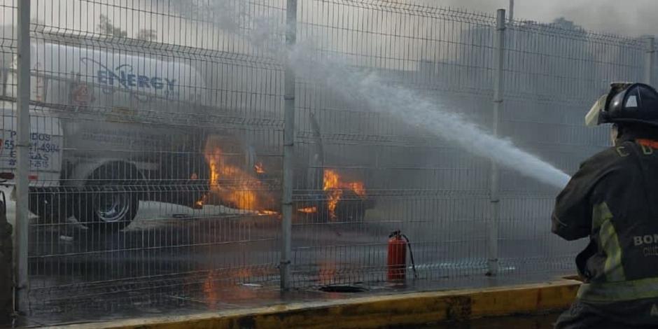 Incendio de pipa de gas sobre Insurgentes Norte
