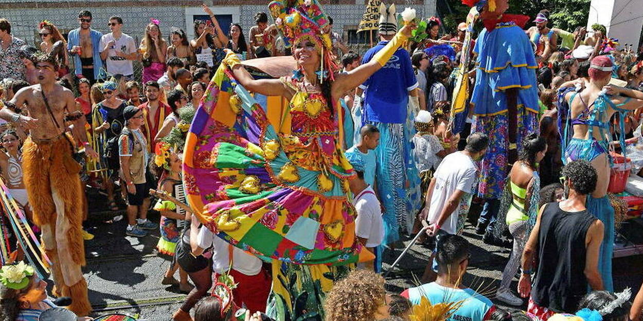Niña pierde una pierna en accidente en el carnaval de Río