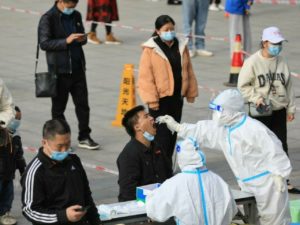 Shanghái reconoce 25 muertes por nuevo brote de Covid-19