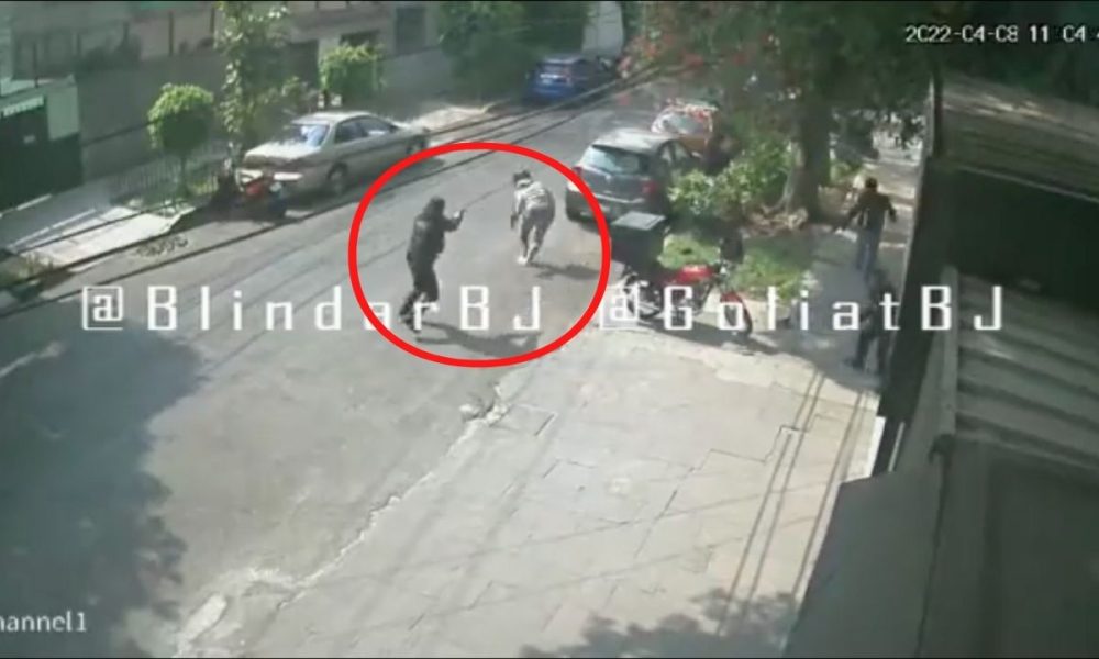 Policías frustran a balazos el asalto a un repartidor en la CDMX