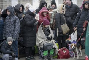 Refugiados ucranianos llegan a albergue en Iztapalapa #VIDEO