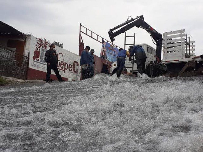 Roban agua y provocan fuga