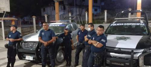 Seis policías de Hidalgo retenidos por pobladores