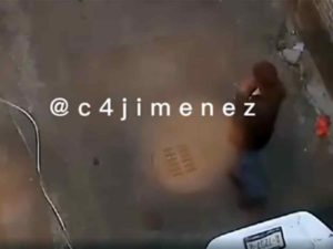 Buscan a taxista que roba coladeras en Xochimilco #VIDEO