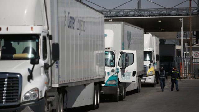 Texas anuncia acuerdo con Tamaulipas para normalizar paso de camiones