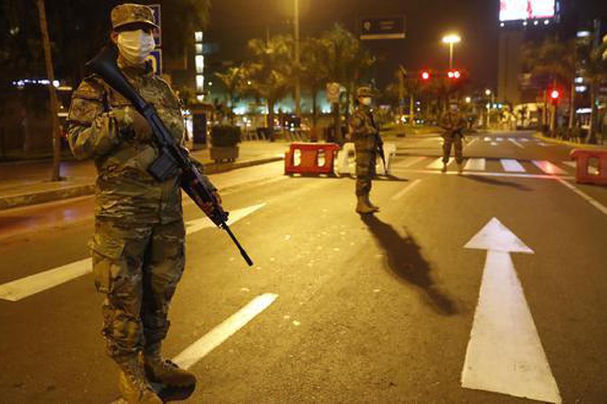 Toque de queda en Perú