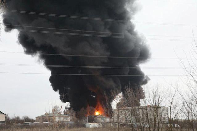 Ucrania niega ataques en depósito de combustible de Rusia