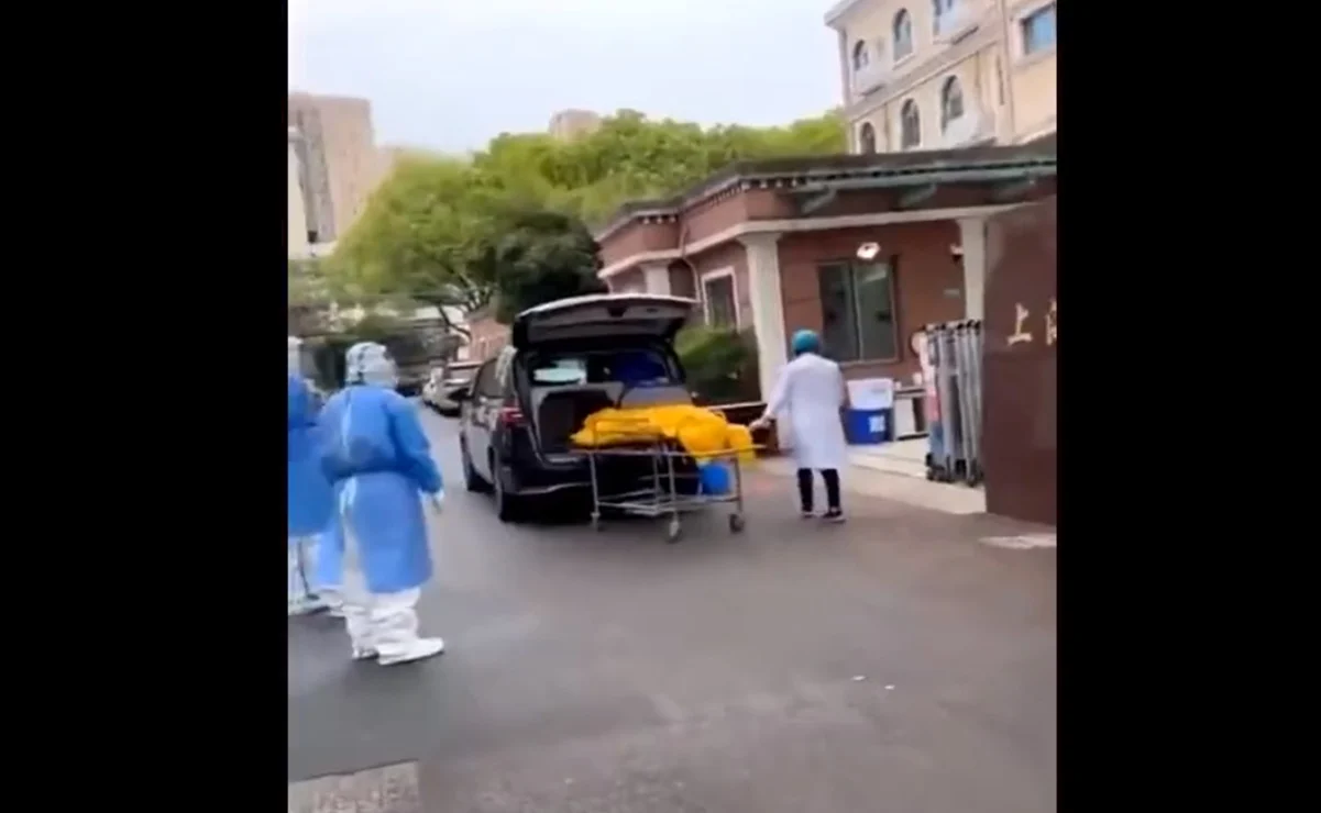 Anciano revive rumbo a la morgue ante médicos que se lo llevaban, en China #VIDEO