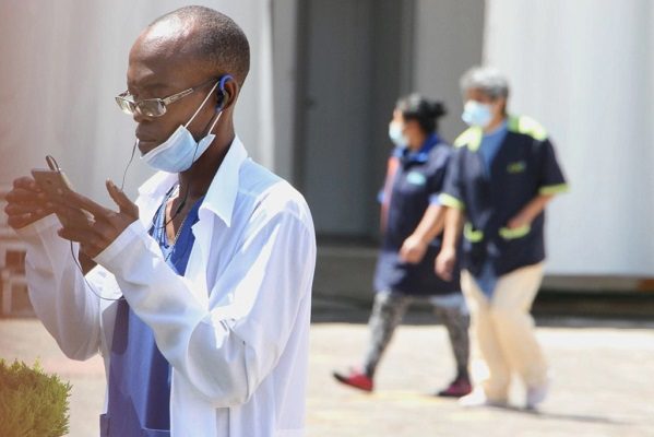 Médicos mexicanos protestan contra contratación de personal de salud cubano
