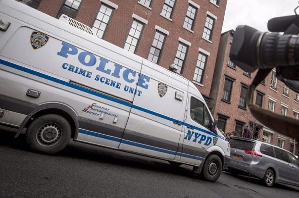 Adolescente de 14 años violó a mujer frente a su hija, en NY