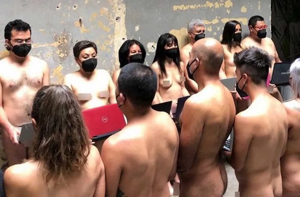 Vuelven los desnudos de Tunick a México; ahora frente a la Segob