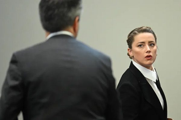 Amber Heard sufrió estrés postraumático por abuso sexual, asegura psicóloga