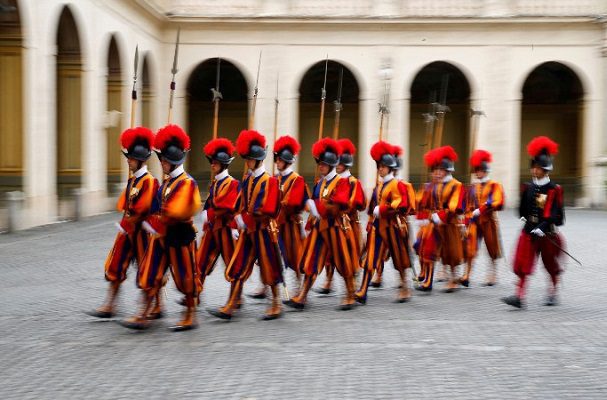 La Guardia Suiza de El Vaticano podría comenzar a reclutar mujeres