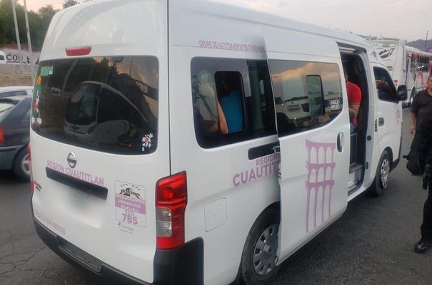 De encubierto, policías frustran asalto a pasajeros de combi en Tlalnepantla #VIDEO