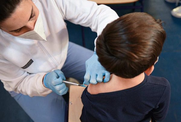 Edomex inicia vacunación contra covid-19 a mayores de 12 años