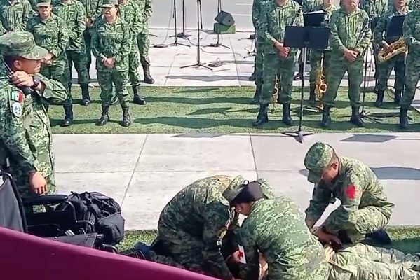 Militares se desvanecen mientras AMLO conmemora la Batalla de Puebla #VIDEO